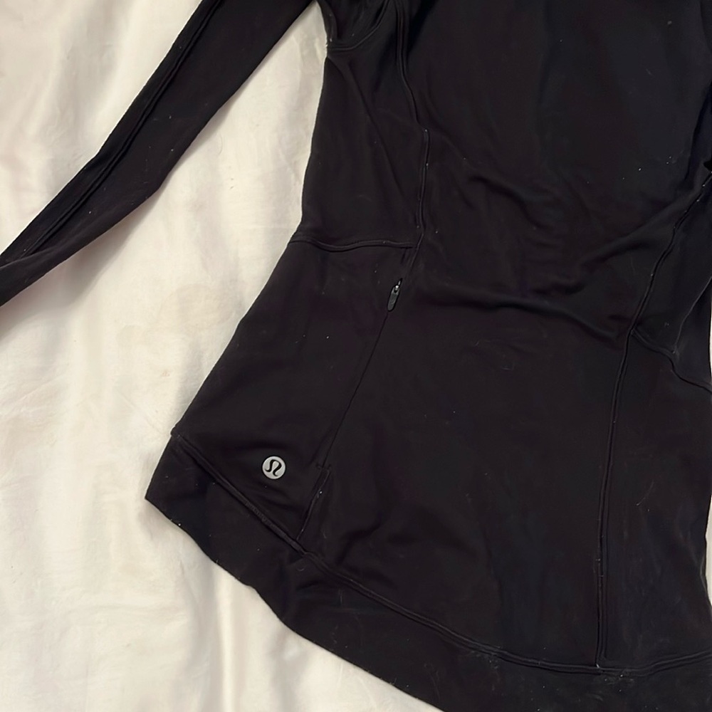 LULULEMON TOP